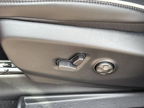 New 2026 Chrysler Pacifica Limited image 23