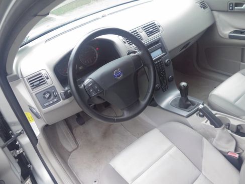 Used 2005 Volvo S40 2.4i FWD image 12