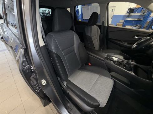 Used 2023 Nissan Rogue SV image 16