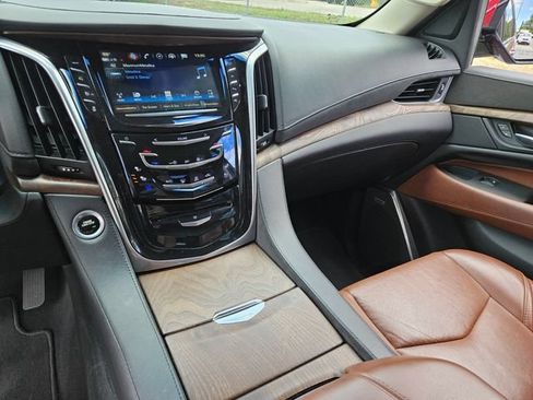 Used 2018 Cadillac Escalade Premium Luxury w/ LPO, Radiant Package AWD/4WD image 20