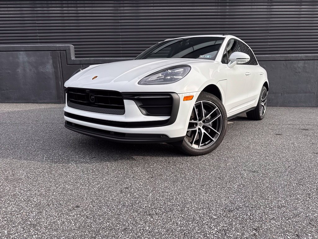 Certified 2026 Porsche Macan AWD/4WD image 6
