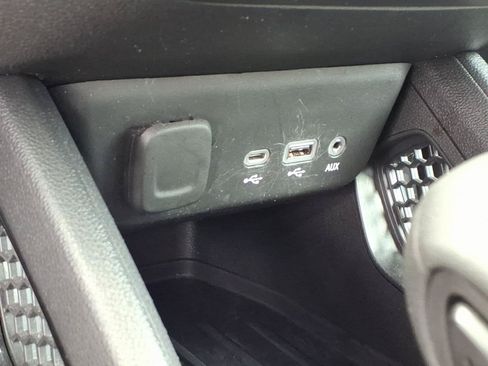 Used 2023 Chevrolet TrailBlazer LT FWD image 16