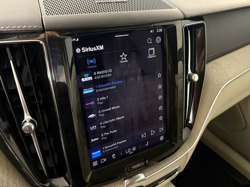 Used 2022 Volvo XC60 B5 Inscription w/ Advanced Package image 26