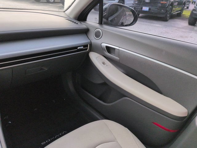 Used 2025 Hyundai Sonata SE FWD image 15