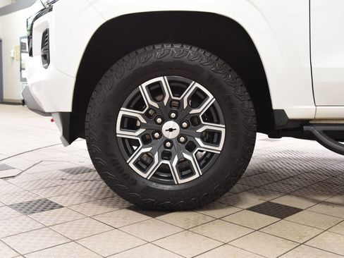 Used 2024 Chevrolet Colorado Z71 w/ Z71 Convenience Package 2 AWD/4WD image 27