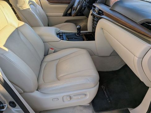 Used 2016 Lexus LX 570 4WD image 21