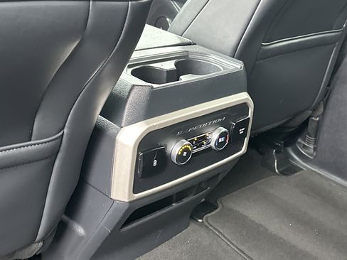 Used 2024 Ford Expedition XLT image 12