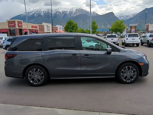 New 2026 Honda Odyssey Touring image 2