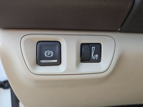Used 2018 GMC Acadia Denali w/ Technology Package AWD/4WD image 19