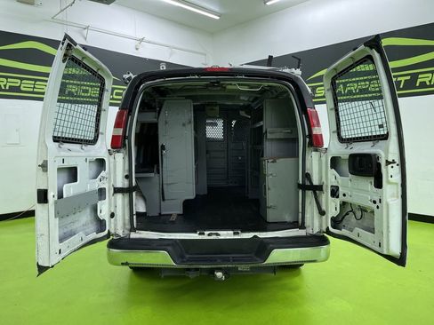 Used 2014 Chevrolet Express 2500 image 9