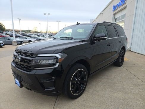 Used 2023 Ford Expedition Limited image 4