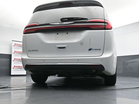Used 2024 Chrysler Pacifica Limited FWD image 23