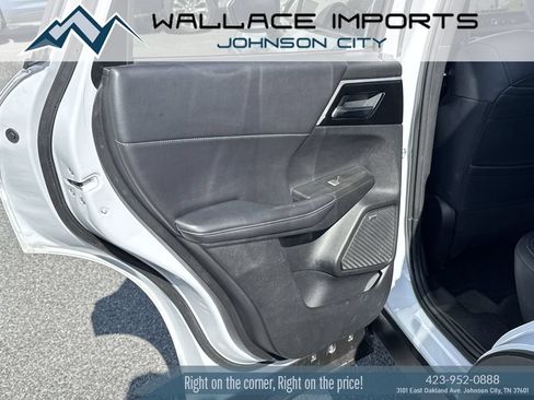 Used 2025 Mitsubishi Outlander AWD image 34