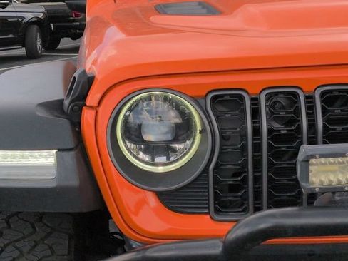 Used 2025 Jeep Gladiator Rubicon AWD/4WD image 10