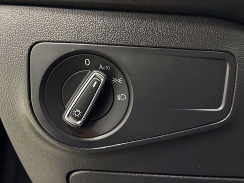 Used 2019 Volkswagen Tiguan SE image 27