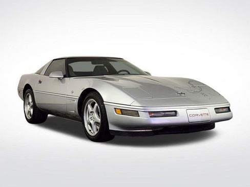 Used 1996 Chevrolet Corvette Coupe RWD image 3