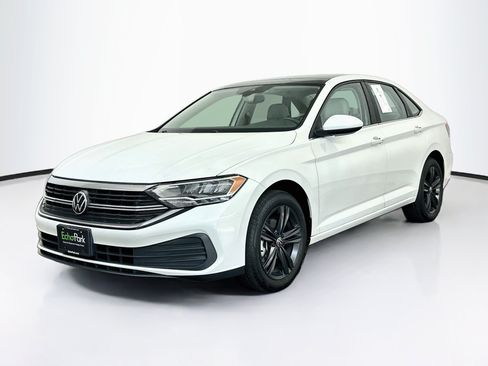 Used 2023 Volkswagen Jetta SE w/ Panoramic Sunroof Package FWD image 3