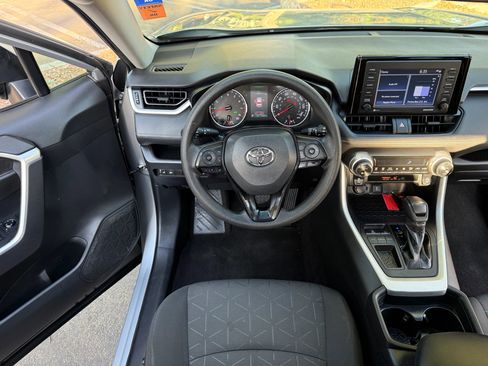 Used 2021 Toyota RAV4 XLE w/ Convenience Package FWD image 15