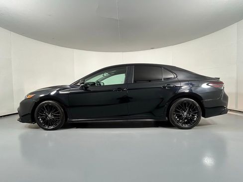 Used 2022 Toyota Camry SE w/ Convenience Package image 4