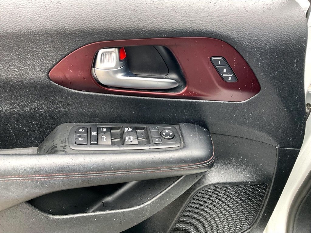 Used 2020 Chrysler Pacifica Touring-L FWD image 33