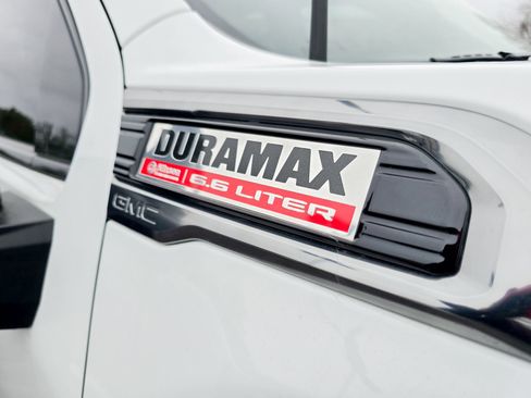 Used 2022 GMC Sierra 3500 AT4 w/ AT4 Preferred Package image 5