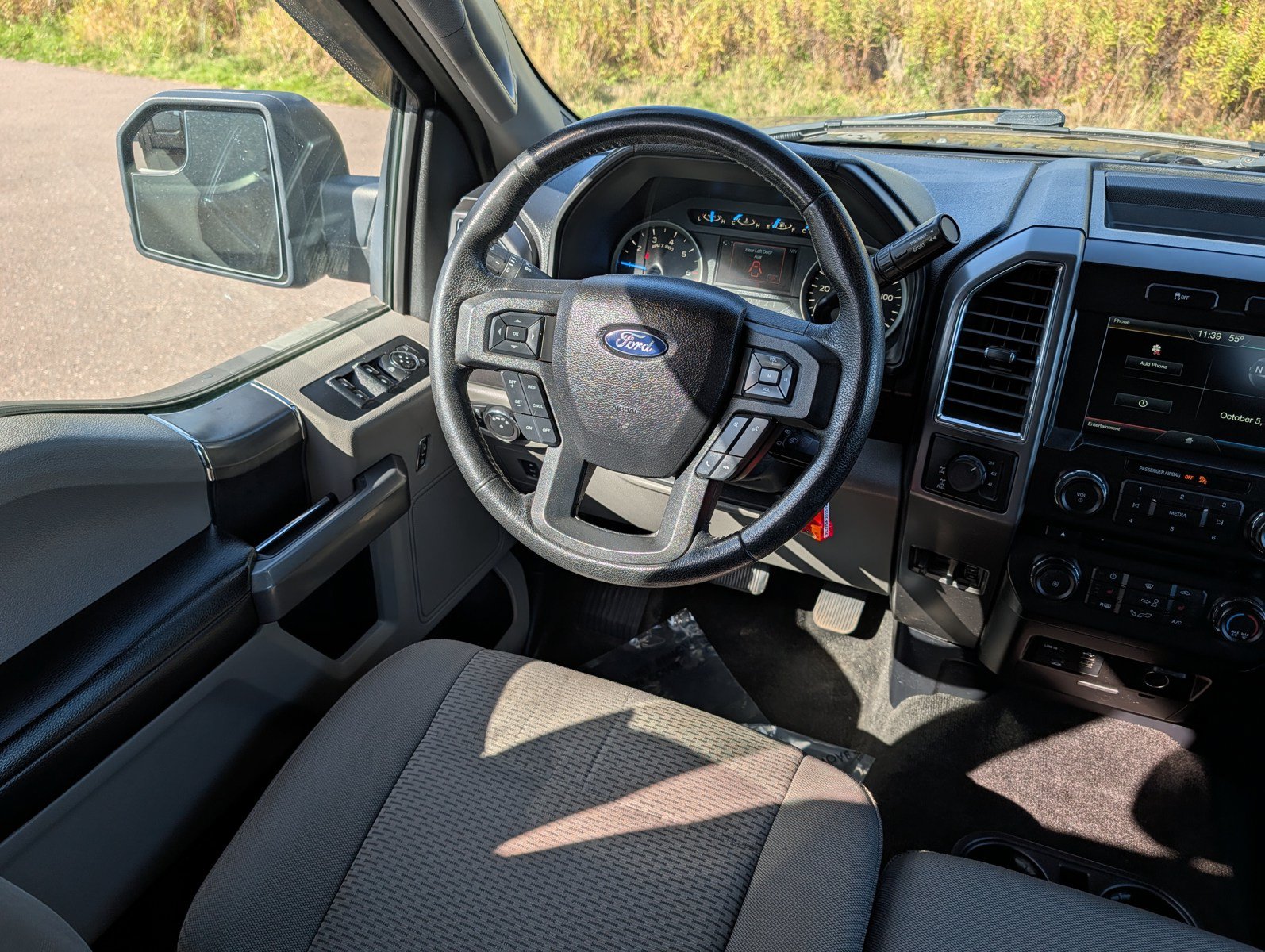 Used 2015 Ford F150 XLT w/ Equipment Group 302A Luxury AWD/4WD image 9