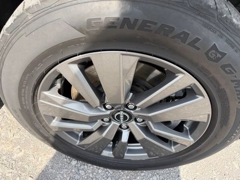 Used 2022 Nissan Pathfinder SV AWD/4WD image 8