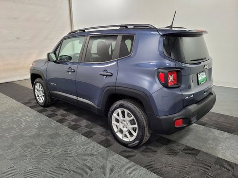 Used 2022 Jeep Renegade Latitude AWD/4WD image 3