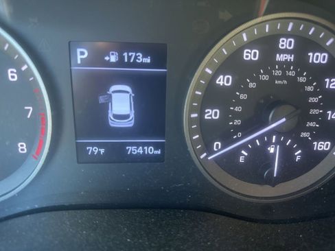 Used 2019 Hyundai Tucson SE AWD/4WD image 2