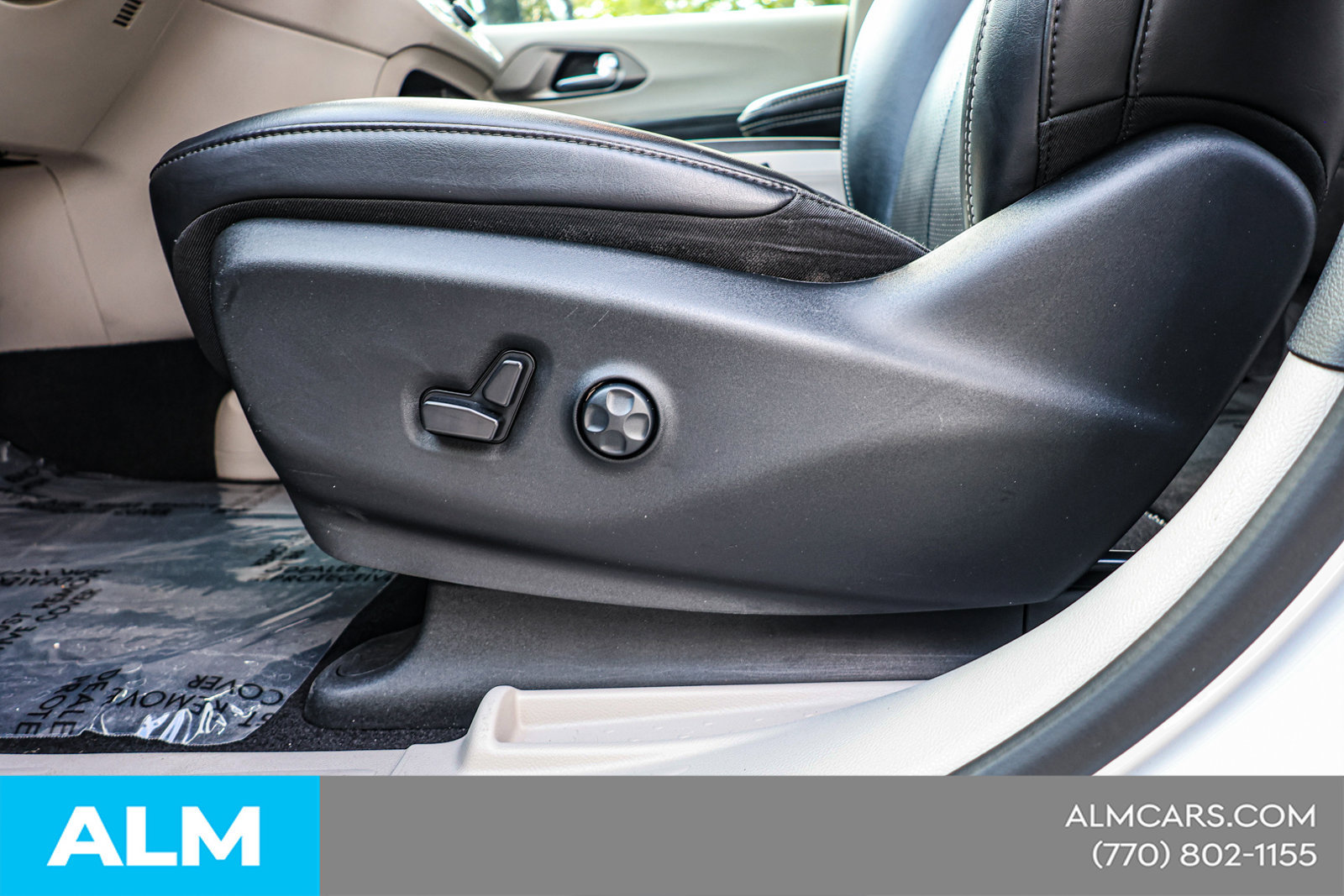 Used 2023 Chrysler Pacifica Touring-L FWD image 19