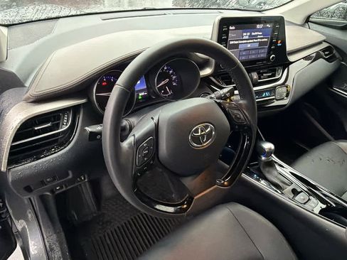 Used 2022 Toyota C-HR Limited image 10