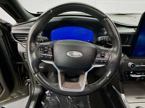 Used 2020 Ford Explorer Platinum w/ Premium Technology Package AWD/4WD image 11
