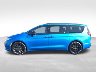 New 2026 Chrysler Pacifica Select FWD video 5