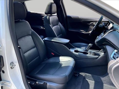 Used 2019 Chevrolet Malibu Hybrid w/ Leather Package FWD image 23