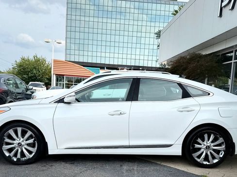 Used 2013 Hyundai Azera w/ Technology Pkg FWD image 4