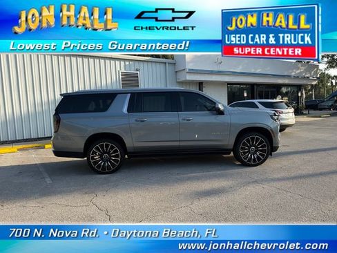 Used 2025 Chevrolet Suburban High Country AWD/4WD image 14
