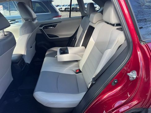 Used 2020 Toyota RAV4 Limited image 27
