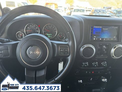 Used 2013 Jeep Wrangler Unlimited Rubicon image 17