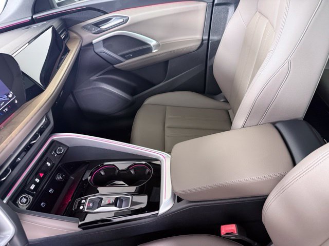 Certified 2025 Audi Q5 Premium w/ Convenience Package AWD/4WD image 18