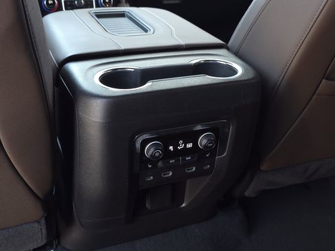 Used 2024 Chevrolet Suburban High Country w/ Advanced Technology Package image 32