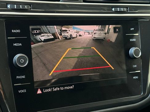 Used 2023 Volkswagen Tiguan SE image 21