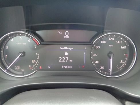 Used 2021 Cadillac XT4 Luxury w/ Cold Weather Package FWD image 34