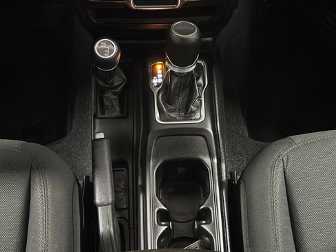 Used 2023 Jeep Gladiator Sport image 18