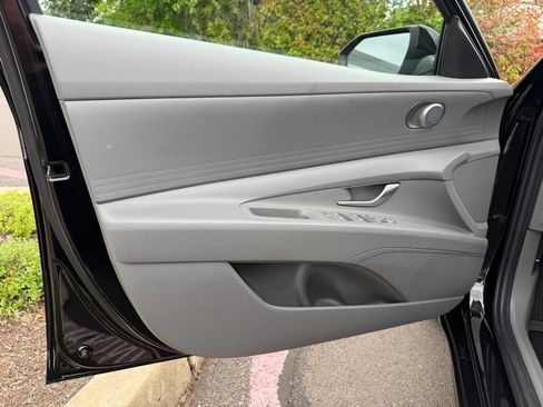 Used 2024 Hyundai Elantra SE FWD image 11