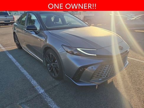 Used 2025 Toyota Camry XSE FWD image 3