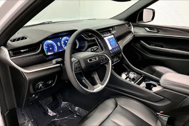 Used 2024 Jeep Grand Cherokee L Limited w/ Black Appearance Package AWD/4WD image 16