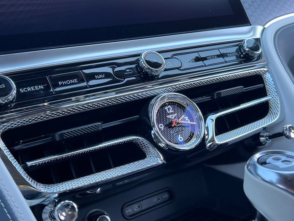 Certified 2025 Bentley Flying Spur Plug-In Hybrid w/ First Edition Specification AWD/4WD image 32