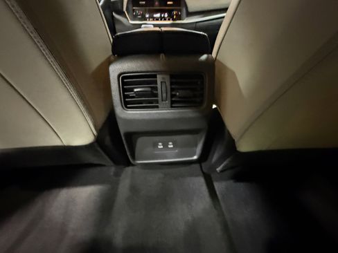 Used 2025 Nissan Rogue SV w/ SV Premium Package image 32