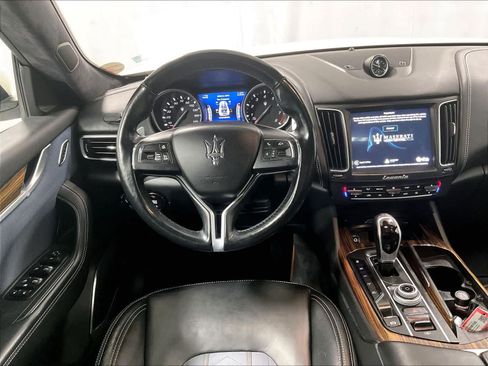 Used 2018 Maserati Levante GranLusso image 17