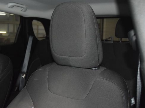 Used 2019 Jeep Cherokee Latitude w/ Cold Weather Group FWD image 36